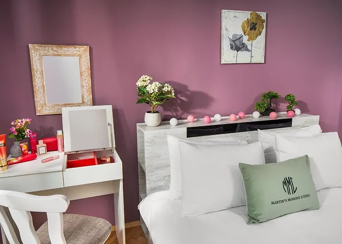 Free Parking And Parliament Is 1 Step Away Apartment *