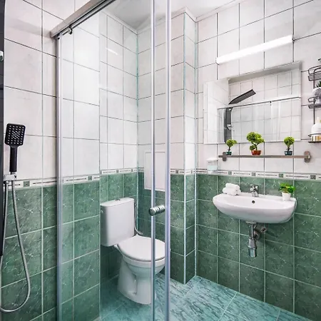 Free Parking And Parliament Is 1 Step Away Lägenhet *